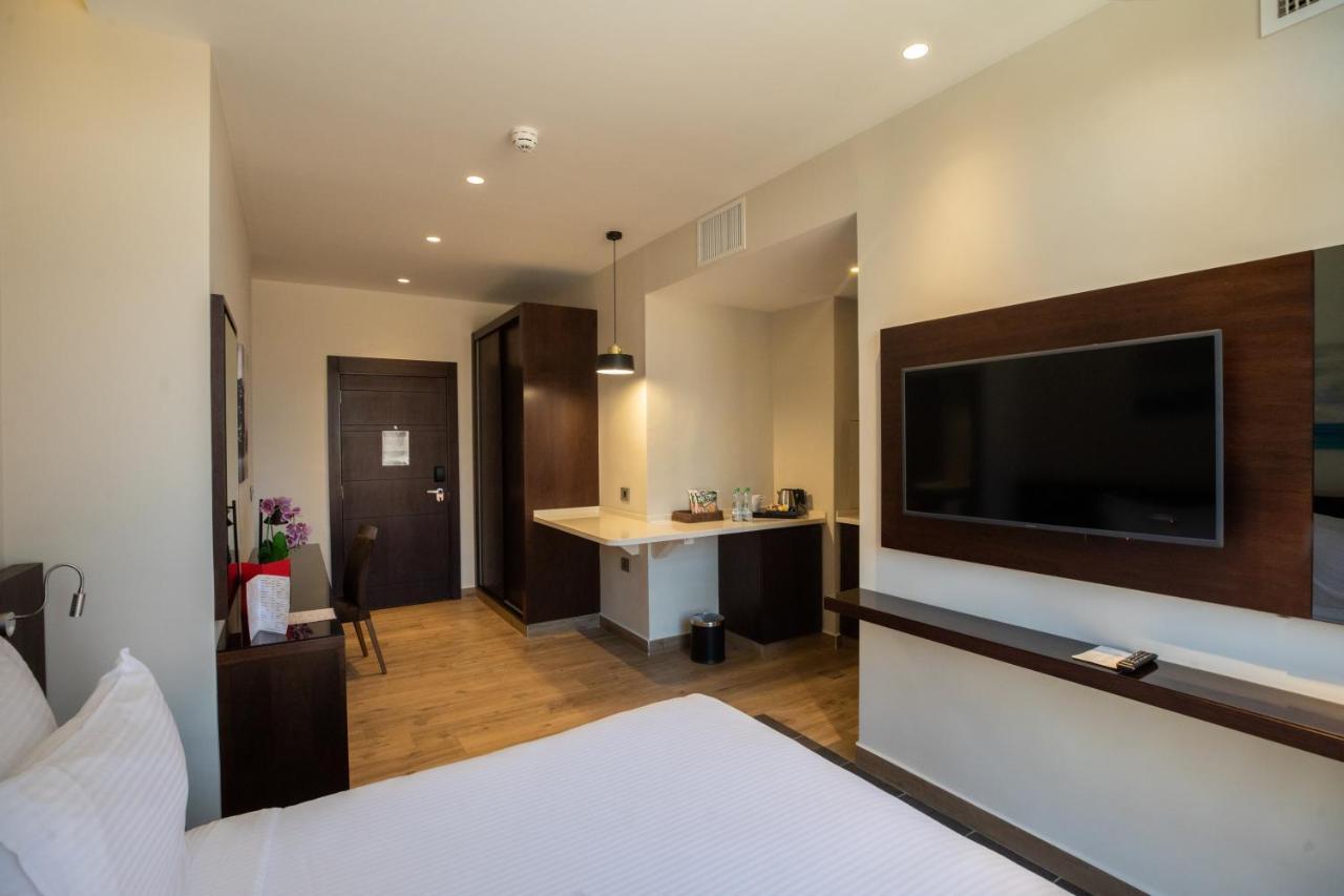 เดอะ คอมพาส โฮเต็ล Hotel อัมมาน ภายนอก รูปภาพ
